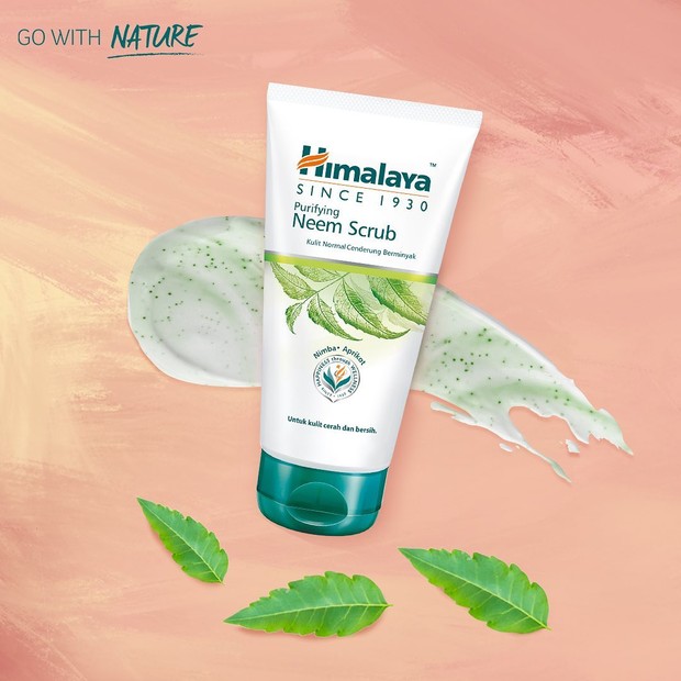 Himalaya Purifying Neem Scrub/instagram.com/himalayaherbalsindo Facial scrub yang cocok buat mengatasi komedo membandel tanpa perlu takut iritasi dan menyebabkan jerawat.