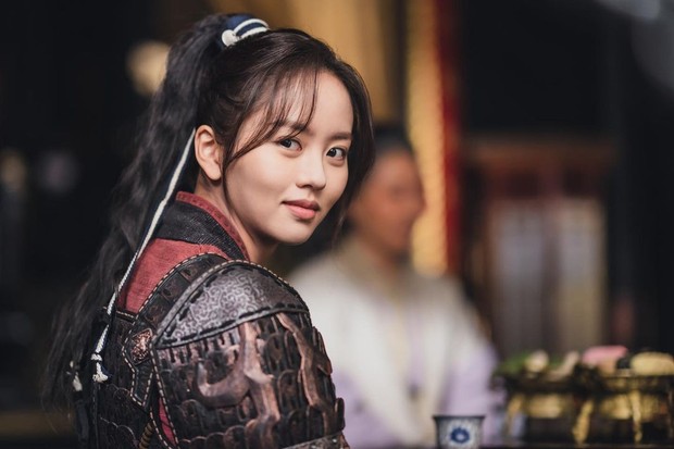 Kim So Hyun dalam River Where the Moon Rises/instagram.com/wow_kimsohyun Kim So Hyun dalam River Where the Moon Rises/instagram.com/wow_kimsohyun