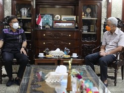 Menkes Minta Ganjar Bantu-Dampingi Bupati Kudus Tangani Amukan Corona