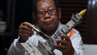 Keren! Miniatur Monas Dibuat dari Koran Bekas Lho
