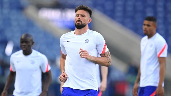 PORTO, PORTUGAL - MAY 28: Olivier Giroud of Chelsea looks on during the Chelsea FC Training Session ahead of the UEFA Champions League Final between Manchester City FC and Chelsea FC at Estadio do Dragao on May 28, 2021 in Porto, Portugal. (Photo by David Ramos/Getty Images)