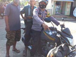 Polres Sumbawa Antar Jemput Warga untuk Program Vaksinasi