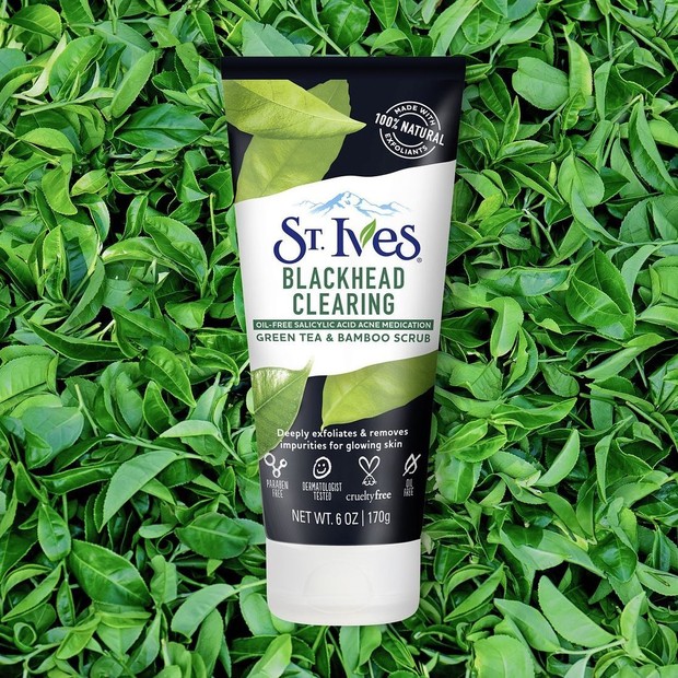 St Ives Blackhead Clearing/instagram.com/stivesskin Facial scrub dengan butiran halus yang tidak menyebabkan iritasi sekaligus mampu membuat wajah lebih halus dan cerah.