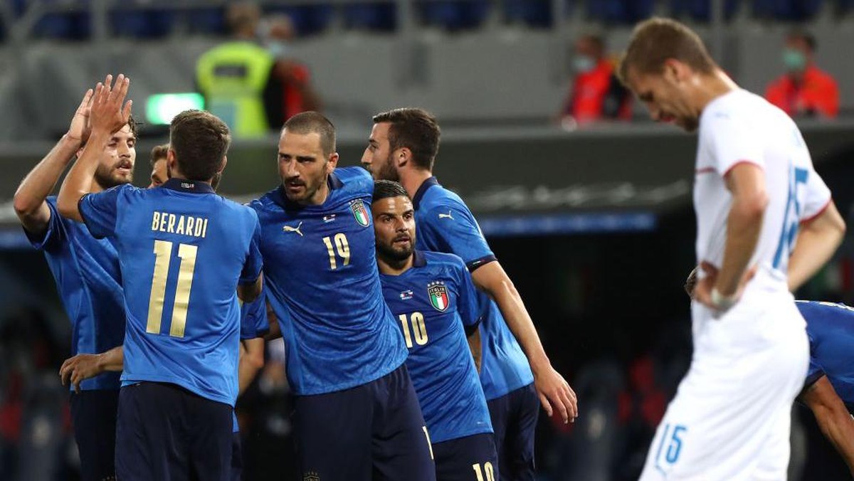 Italia menang telak atas Republik Ceko. Foto: Getty Images/Marco Luzzani