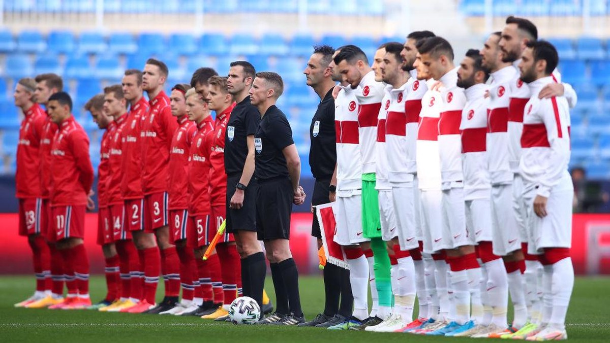 Timnas Turki dalam laga uji coba lawan Norwegia. (Foto: Getty Images/Fran Santiago)