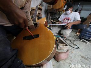 Wow, Permintaan Gitar Made In Solo Banjir Pesanan