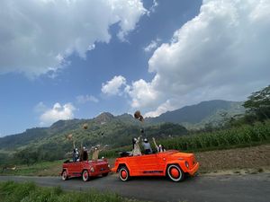 Asyiknya Keliling Desa Wisata di Magelang Naik VW Safari