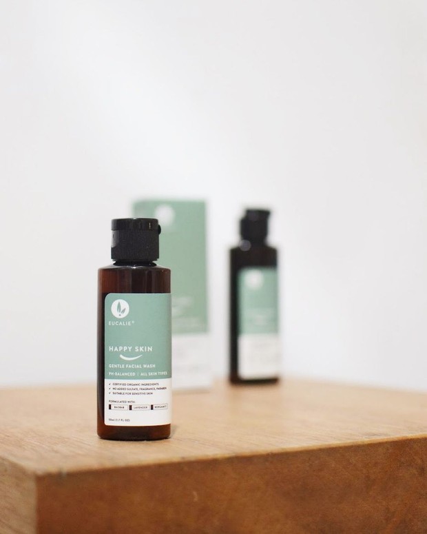 Kulit Kenyal Menggunakan Skincare dengan Peptide
