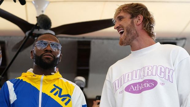 Jun 3, 2021; Miami Beach, Florida, USA; Professional boxer Floyd Mayweather Jr. and YouTube star Logan Paul face off at Villa Casa Casuarina. Mandatory Credit: Jasen Vinlove-USA TODAY Sports