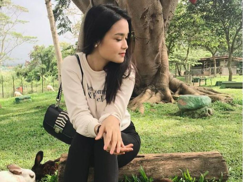 Pacar dan Asisten Antar Hanna Kirana ke Peristirahatan Terakhir Pacar dan Asisten Antar Hanna Kirana ke Peristirahatan Terakhir
