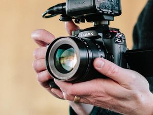 Lumix GH5 II Kamera Canggih Dengan Harga Terjangkau Lumix GH5 II Kamera Canggih Dengan Harga Terjangkau