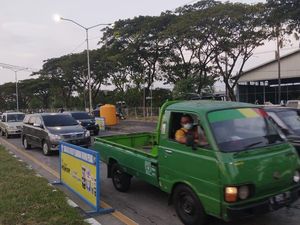 Swab Massal di Suramadu Sempat Membuat Kemacetan hingga 3,5 KM Swab Massal di Suramadu Sempat Membuat Kemacetan hingga 3,5 KM