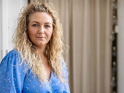 Demi Profesionalisme, Jurnalis Wawancara Sambil Bercinta dengan Pelaku Swinger