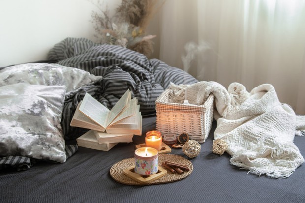 Pemakaian lilin aroma terapi untuk konsentrasi.