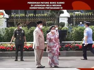 Megawati-Prabowo Resmikan Patung Bung Karno di Kemhan