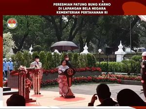 Momen Prabowo Berdiri di Belakang Mega Saat Peresmian Patung Bung Karno
