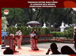 Momen Prabowo Berdiri di Belakang Mega Saat Peresmian Patung Bung Karno