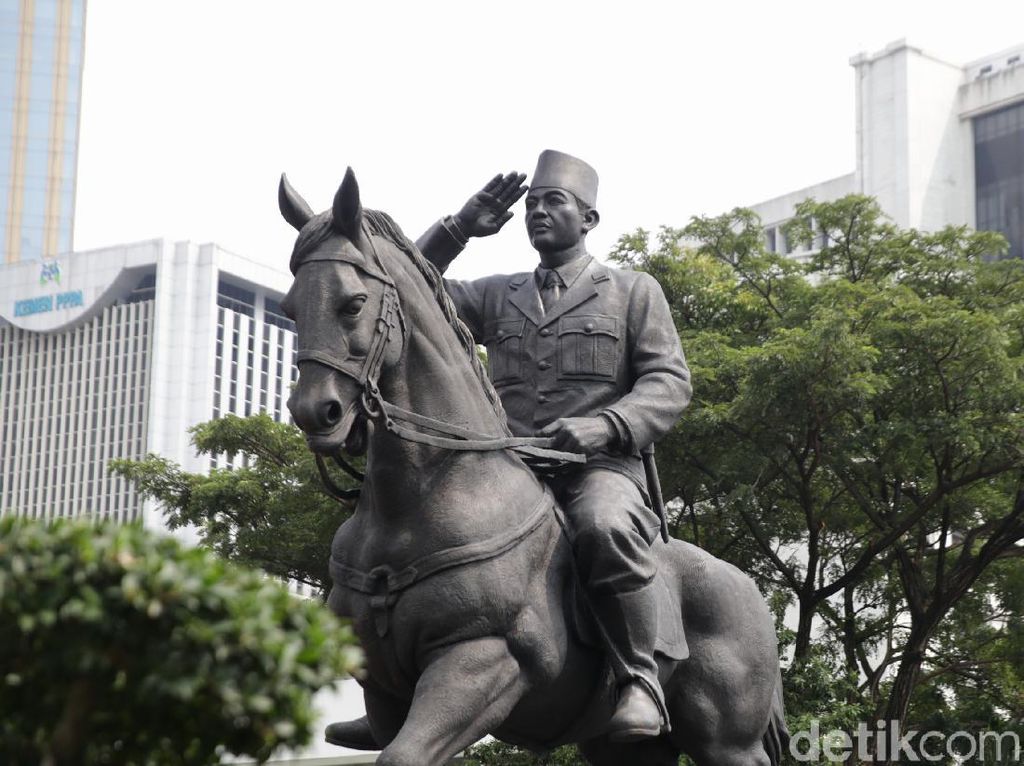 5 Fakta Patung Soekarno Berkuda yang Didirikan Menhan Prabowo