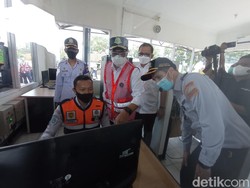 Tinjau Jembatan Timbang Losarang, Menhub Sebut Truk ODOL Turun Tahun Ini