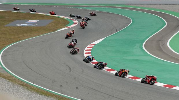 MotoGP - Catalunya Grand Prix - Circuit de Barcelona-Catalunya, Barcelona, Spain - June 6, 2021 General view at the start of the race REUTERS/Albert Gea