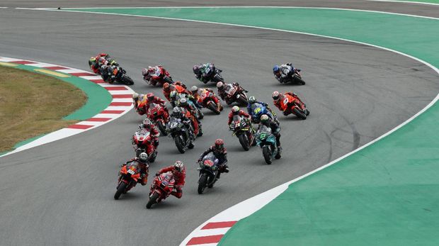 MotoGP - Catalunya Grand Prix - Circuit de Barcelona-Catalunya, Barcelona, Spain - June 6, 2021 General view at the start of the race REUTERS/Albert Gea