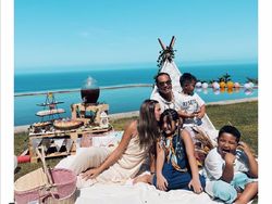 Potret Nia Ramadhani Liburan di Bali, Berbikini hingga Disindir Gelar Hajah