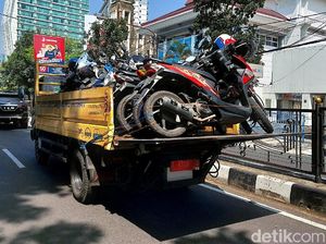 Ratusan Kendaraan Terjaring Parkir Liar di Kota Bandung Ratusan Kendaraan Terjaring Parkir Liar di Kota Bandung