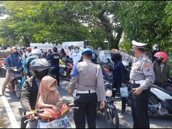 Antisipasi Lonjakan COVID-19, Swab Massal di Suramadu Dilakukan 3 Shift