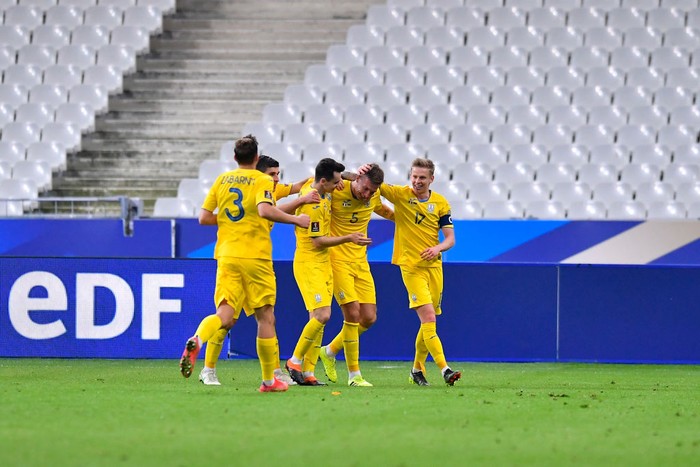 PARIS, FRANCE - MARCH 24: Serhiy Sydorchuk of Ukraine celebrates with Oleksandr Zinchenko and team mates after scoring their side's first goal during the FIFA World Cup 2022 Qatar qualifying match between France and Ukraine on March 24, 2021 in Paris, France. Sporting stadiums around France remain under strict restrictions due to the Coronavirus Pandemic as Government social distancing laws prohibit fans inside venues resulting in games being played behind closed doors. (Photo by Aurelien Meunier/Getty Images)