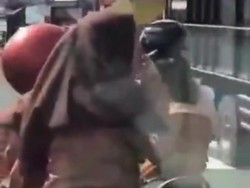 Viral Video Siswi Berseragam Pramuka Merokok dengan Asyiknya