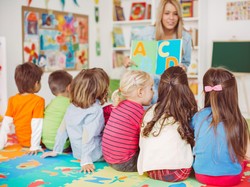 10 Negara dengan Guru SMA Mengajar Terlama, Siapa Nomor Satu?