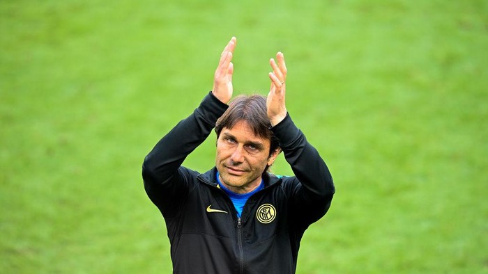 MILAN, ITALY - MAY 23: Coach Antonio Conte of FC Internazionale  during the Serie A match between FC Internazionale Milano and Udinese Calcio at Stadio Giuseppe Meazza on May 23, 2021 in Milan, Italy. Sporting stadiums around Italy remain under strict restrictions due to the Coronavirus Pandemic as Government social distancing laws prohibit fans inside venues resulting in games being played behind closed doors (Photo by Mattia Ozbot/Getty Images)