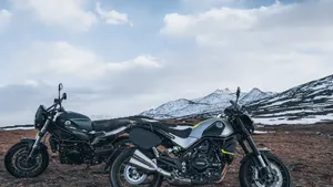 Jadi Retro! Ini Tampilan Benelli Leoncino 500 Cafe Racer yang Rilis di China