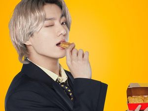 Viral ARMY Bagi Kado untuk Ojol yang Antre BTS Meal, Ini Kisah di Baliknya Viral ARMY Bagi Kado untuk Ojol yang Antre BTS Meal, Ini Kisah di Baliknya