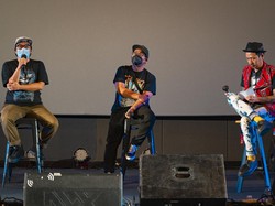 Mencatat Sejarah Saparua dari Luar dan Dalam Mencatat Sejarah Saparua dari Luar dan Dalam