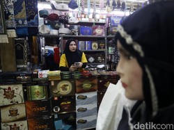 Tren Jilbab di Pasar Tanah Abang yang Diburu Warga Jelang Lebaran