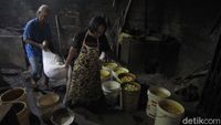 Harga Kedelai Melonjak, Perajin Tahu Kurangi Produksi
