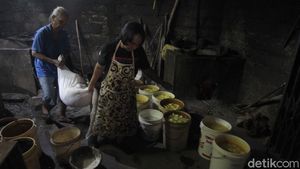 Harga Kedelai Melonjak, Perajin Tahu Kurangi Produksi