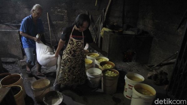 Harga Kedelai Melonjak, Perajin Tahu Kurangi Produksi