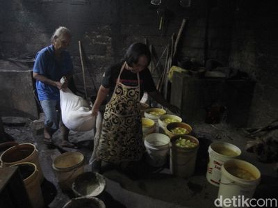 Harga Kedelai Melonjak, Perajin Tahu Kurangi Produksi