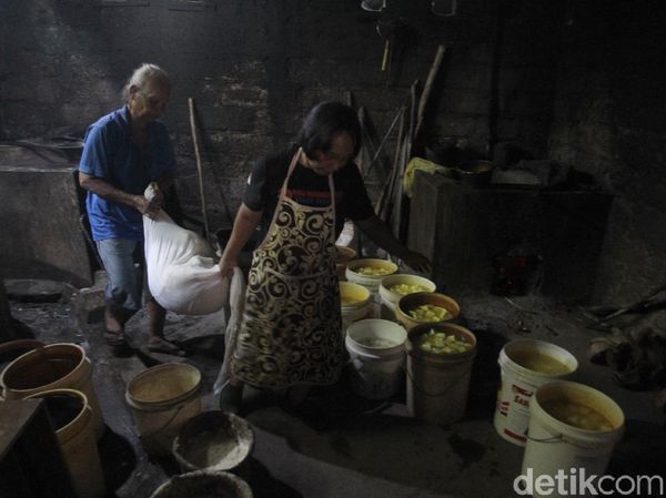Harga Kedelai Melonjak, Perajin Tahu Kurangi Produksi
