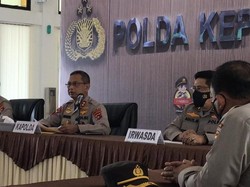 Polisi Kejar-Tembaki Kapal Hantu dari Heli di Perairan Babel Bak Film Laga