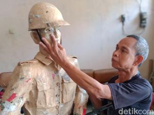 Menengok Patung Berbahan Kertas Buatan Tunanetra