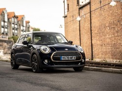 MINI Cooper Frozen Brass Cuma 10 Unit di Indonesia, Harga 690 Juta