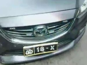 Beredar Video Mobil Dinas Pejabat Polisi Tabrak Pemotor di Surabaya Beredar Video Mobil Dinas Pejabat Polisi Tabrak Pemotor di Surabaya