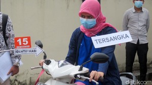 Nani Aprilliani Jalani Rekonstruksi Kasus Takjil Sianida