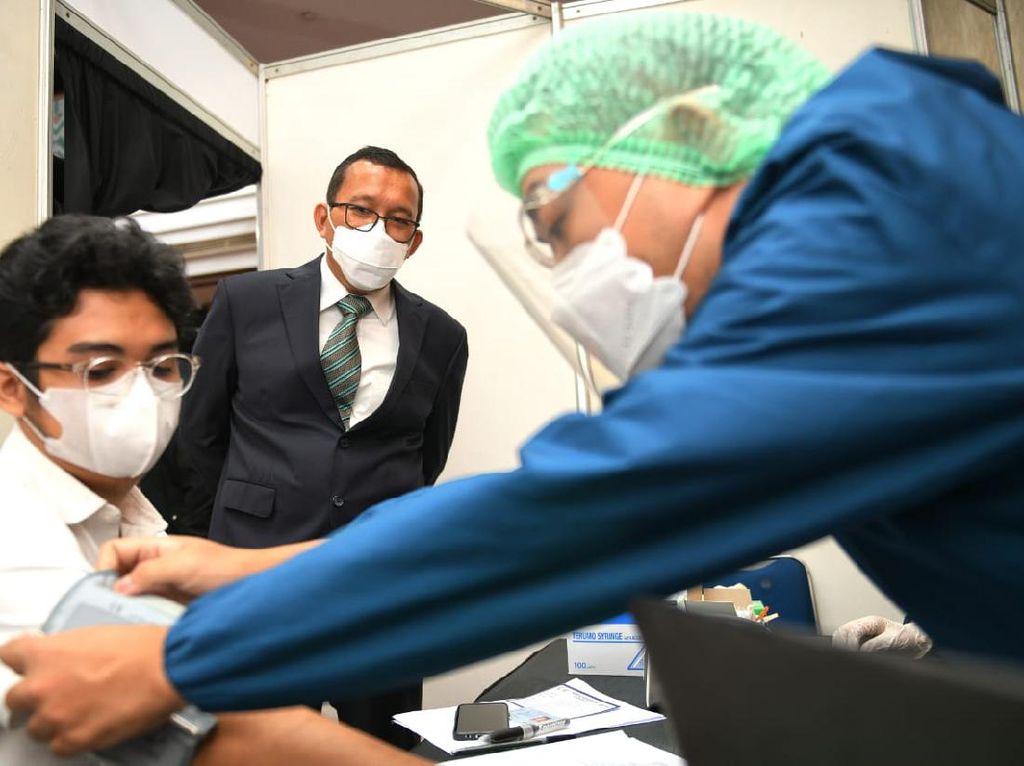 Vaksinasi Gotong Royong untuk Pekerja Perbankan Terus Dikebut Vaksinasi Gotong Royong untuk Pekerja Perbankan Terus Dikebut