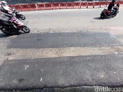 Aspal Busway Kuningan Timur yang Rusak Berlubang Kini Telah Ditambal