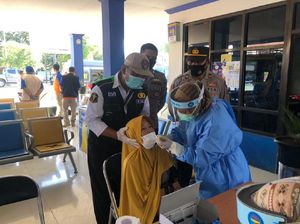 Tim Gabungan Polres Bima Kota Tes Swab Acak Penumpang Terminal Dara