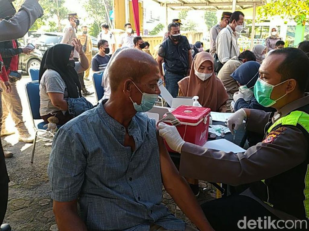 Tekan COVID-19, Polres Ciamis Gelar Vaksinasi Massal Tekan COVID-19, Polres Ciamis Gelar Vaksinasi Massal